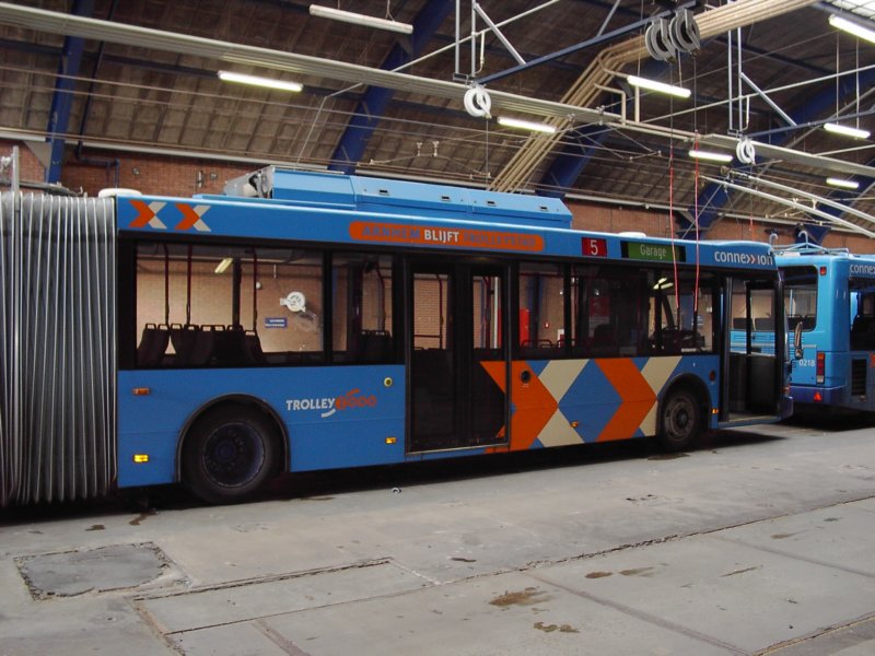 eenechtetrolleybusvooriedereeneenbuitenkansjeomermeetegaanrijden.jpg