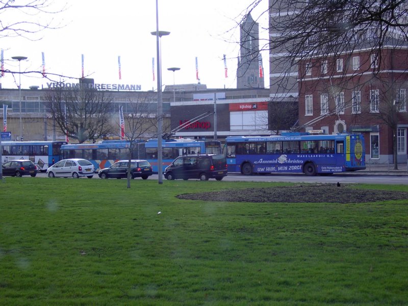 wezijngewoontussendedienstbussendooronderweg.jpg