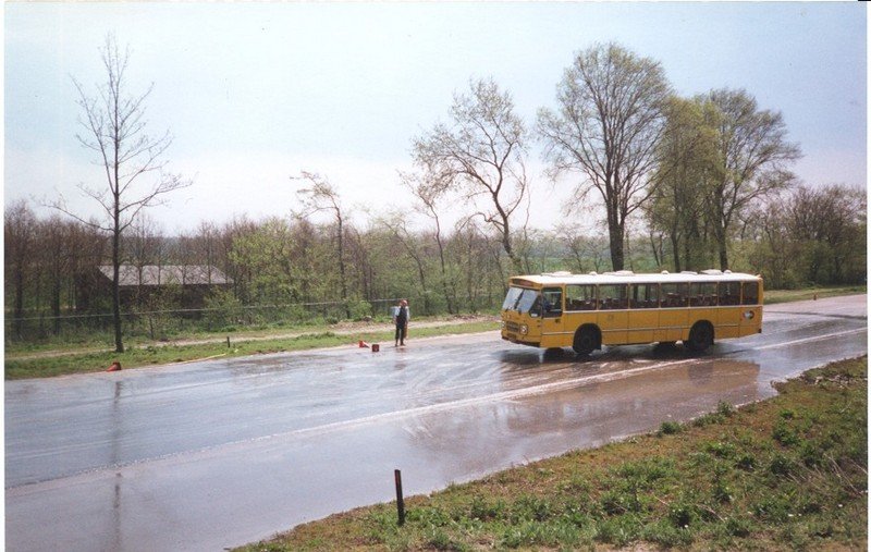 metde3570opeenmetbehangsellijmgladgemaaktstukasfalt.jpg