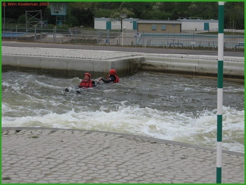 niet1manoverboordmaareenhelebemanninginhetwater.jpg