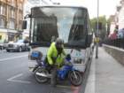 westondenvermoedelijkopzijnplekjewantplotselingstonddezekamikazepilootopnoggeen20centimetervoordebusgeparkeerd_small.jpg