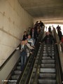 181 - Wel de keuze voor trappen of een roltrap maar soms moest Hennie even een mentaal duwtje hebben maar ook dat ging goed Picture 184