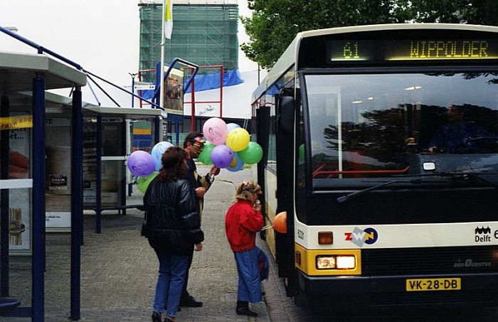 Walter viert geschminkt zijn 40ste verjaardag op 16 mei 1995.jpg