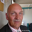 Aad - Eindelijk in het rood-wit vastgelegd, nu met pensioen.jpg Aad - Eindelijk in het rood-wit vastgelegd, nu met pensioen.jpg