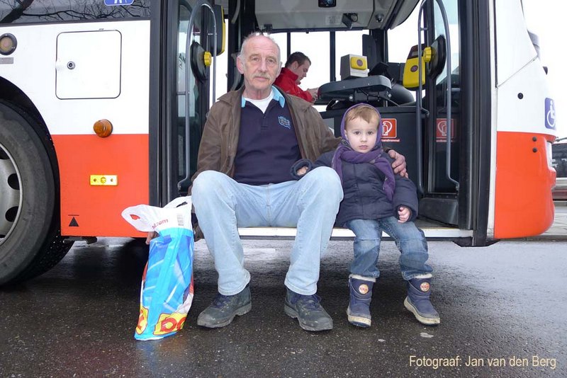 Hennie - Foto 2 - Samen met zijn kleinzoon op de kiek.jpg