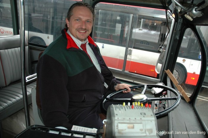 Menno - Foto 2 - Hij blijft de aandacht trekken met oldtimers.jpg